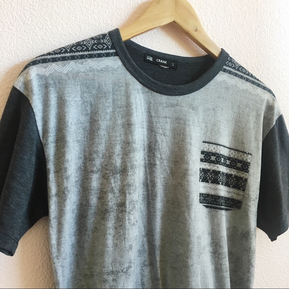 🌟Men’s patterned tee - Picture 2 of 6